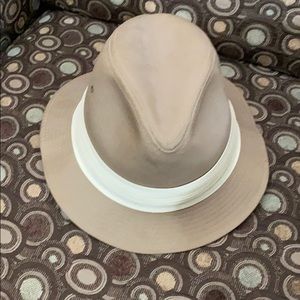 Men’s medium hat